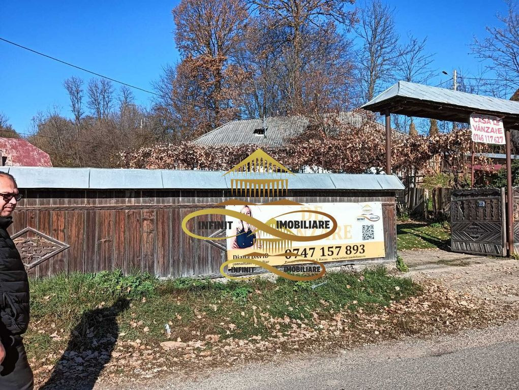 Teren de 7597 mp + Casa batraneasca de vanzare in comuna ...