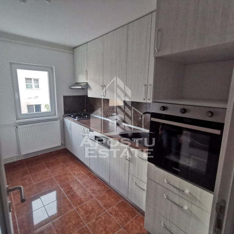 Apartament cu 3 camere, 2balcoane,2 bai, complex, central...