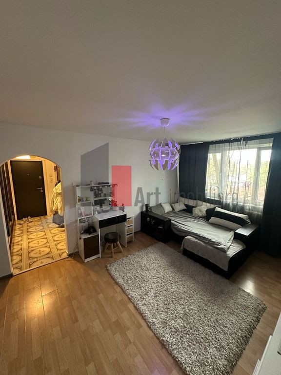 Apartament cu 3 camere în Zona 1Decembrie
