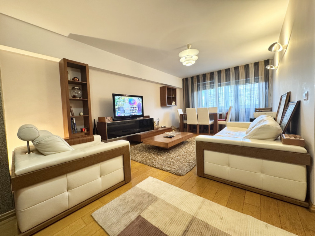 Apartamennt 3 camere,frumos amenajat In Bdul Unirii 62 cu pa