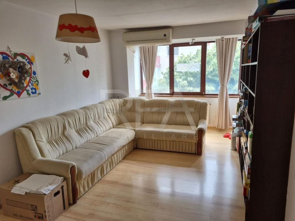 Apartament 3 Camere , Decomandat , Alexandru Obregia