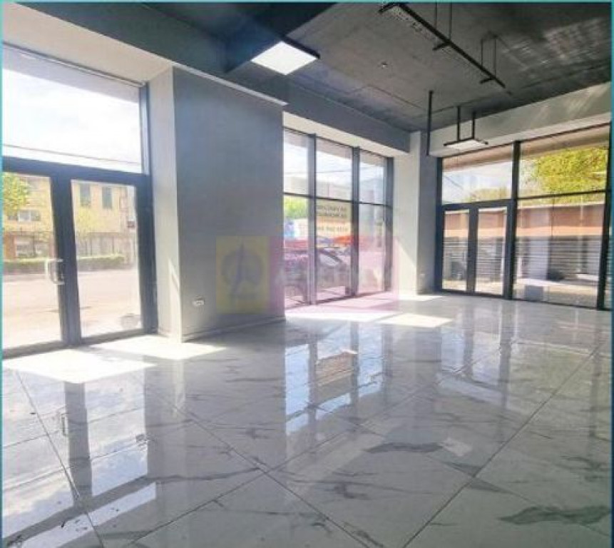 Vanzare spatiu comercial in zona Calea Vitan stradal, blo...