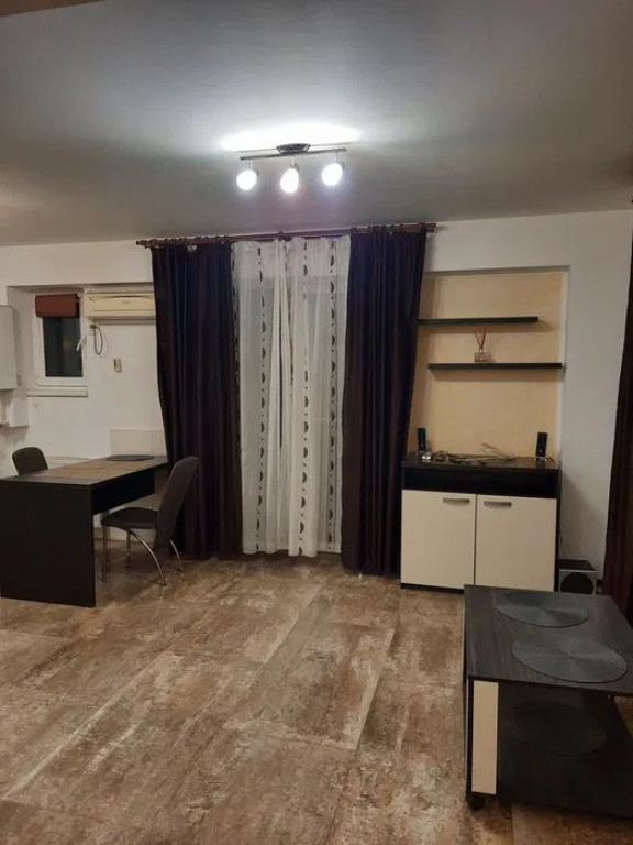 Garsoniera zona Tomis Nord