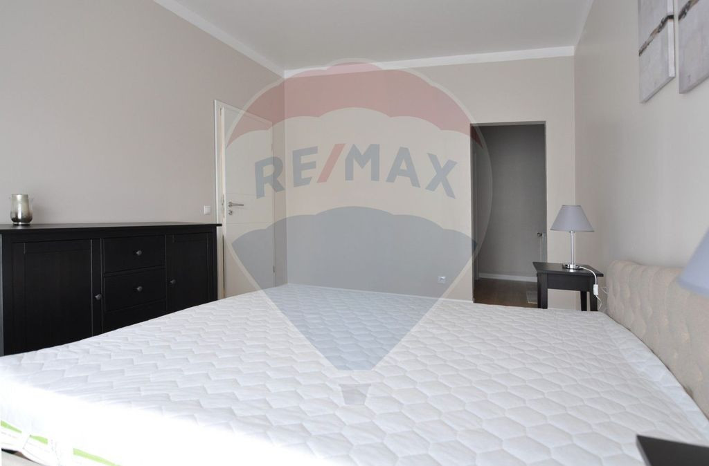 Apartament spațios, 3 camere, închiriere în zona P-ta ...