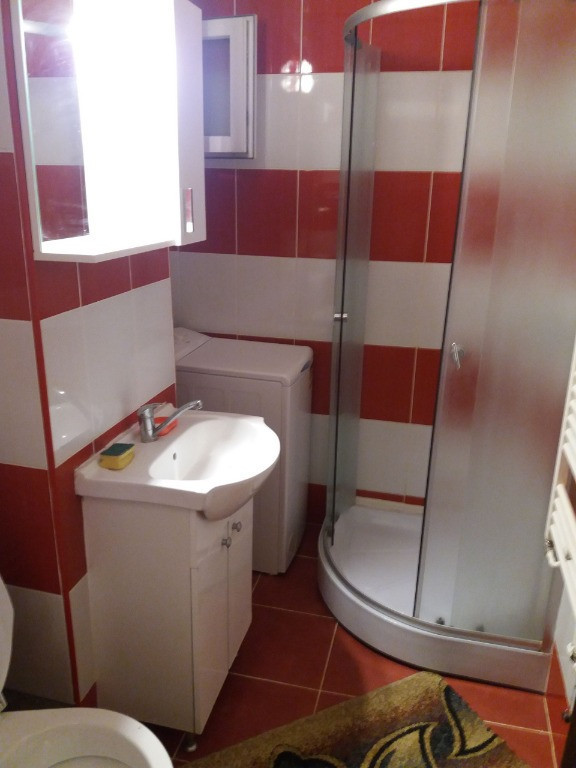Camera de inchiriat/apartament cu 3 camere Grivitei