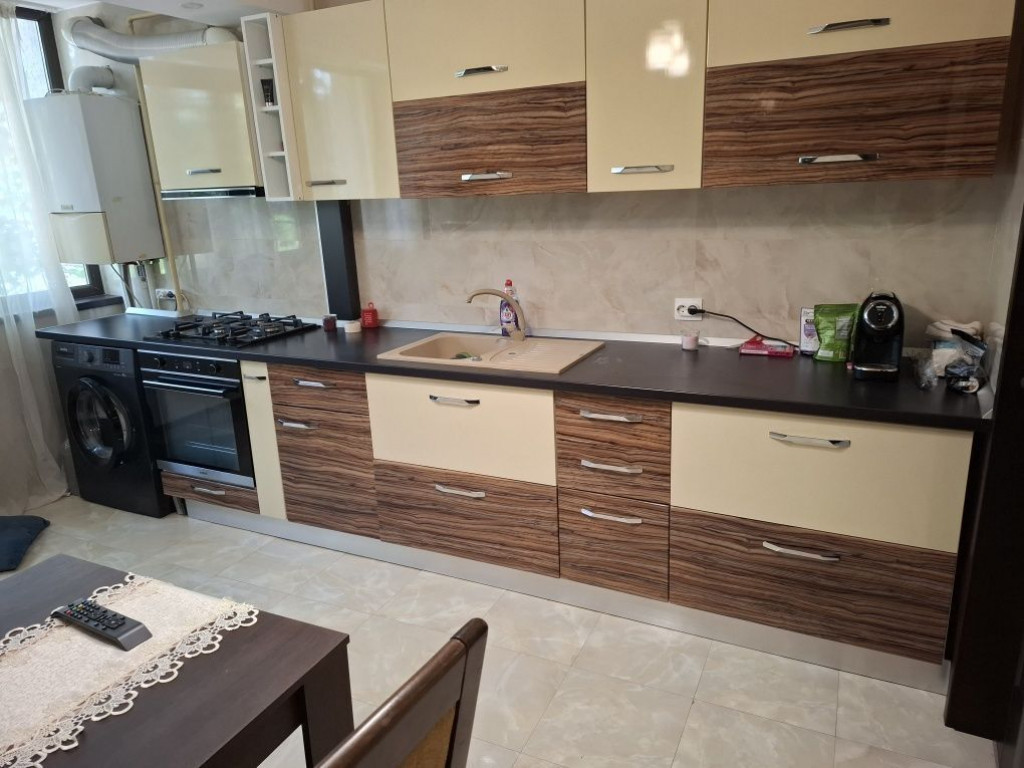 De vanzare apartament 3 camere
