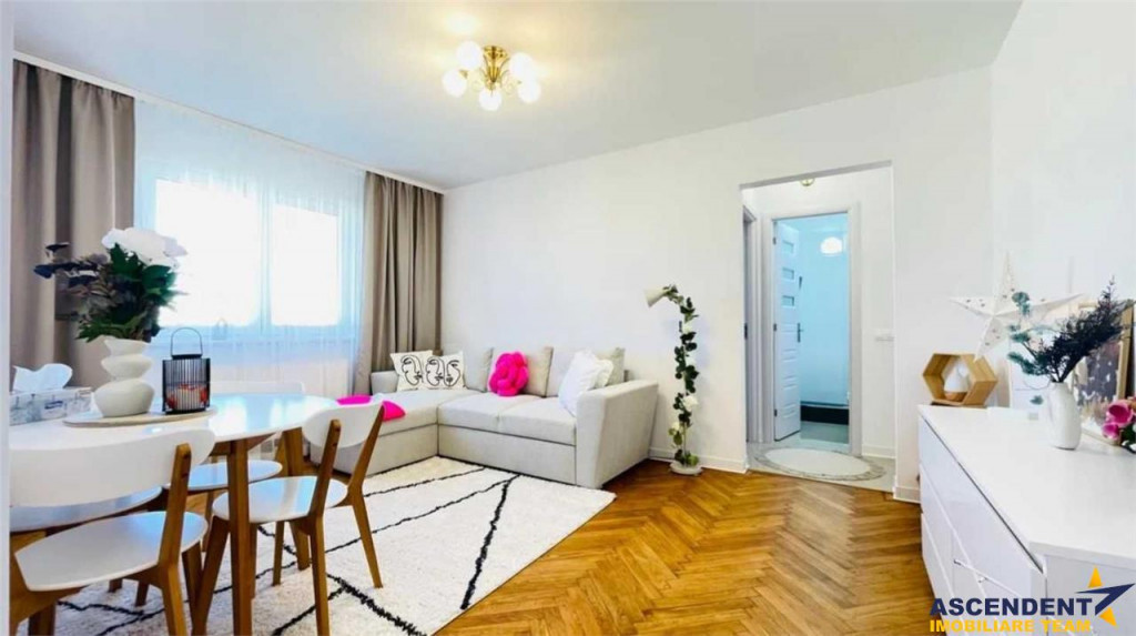 Elegant, ergonomic, mobilat, echipat, integral renovat, totu