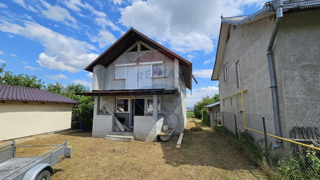 Casă / Vilă, teren 1700mp, în Lisaura-Ipotești, Suceava