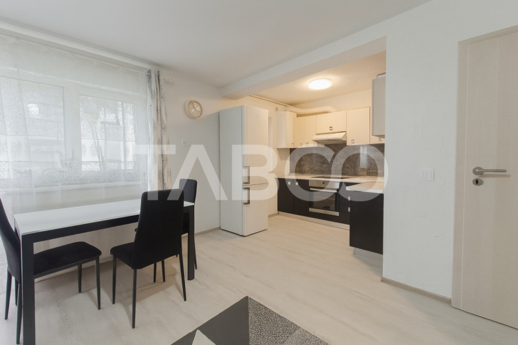 Apartament de vanzare 2 camere la etaj 1 + bloc cu gradina p