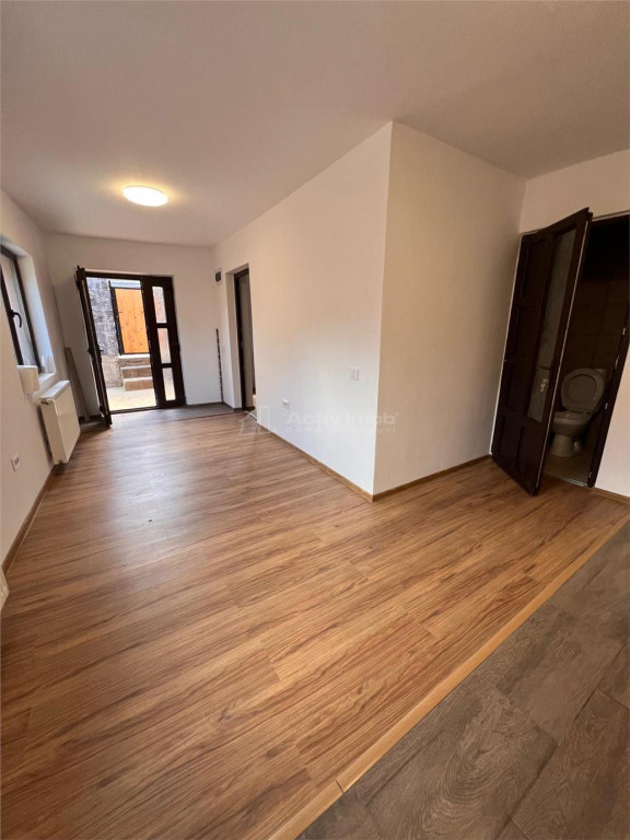 Casa de - Tatarasi / Piata Chirila