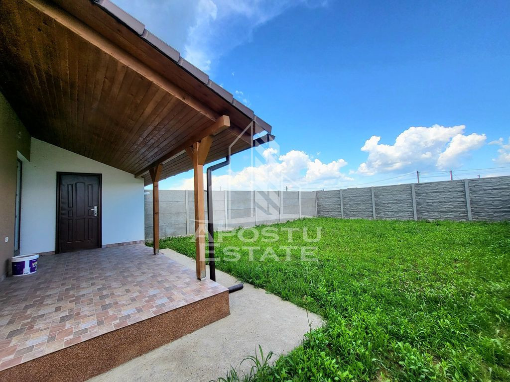 Jumatate de duplex pe parter cu 3 camere si 2 bai, finali...