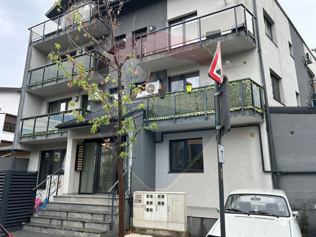 Apartament cu 3 camere de vânzare în zona Bucurestii Noi