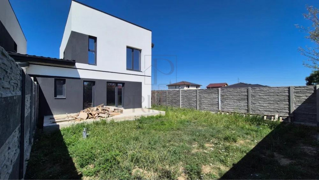 GIROC - Duplex despartit prin camera - 4 Camere - Toate util