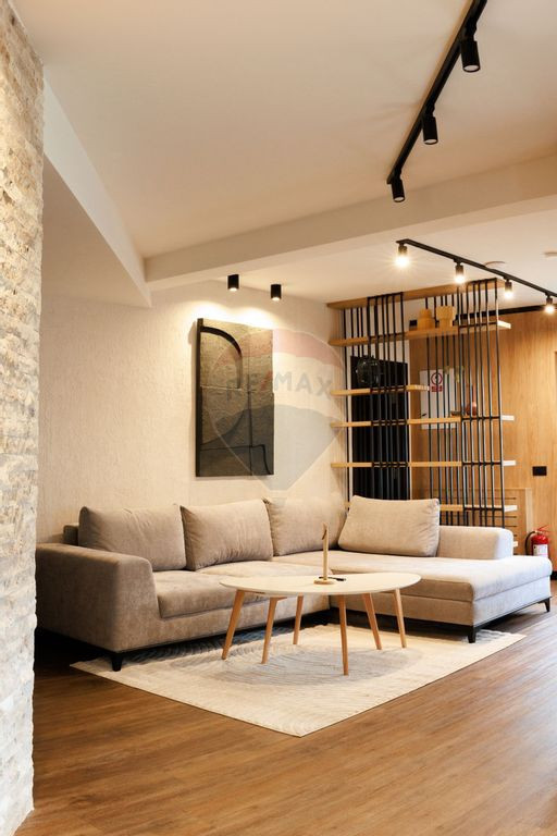 Pensiune Manastirea Humorului, de Vânzare în Inima Buco...