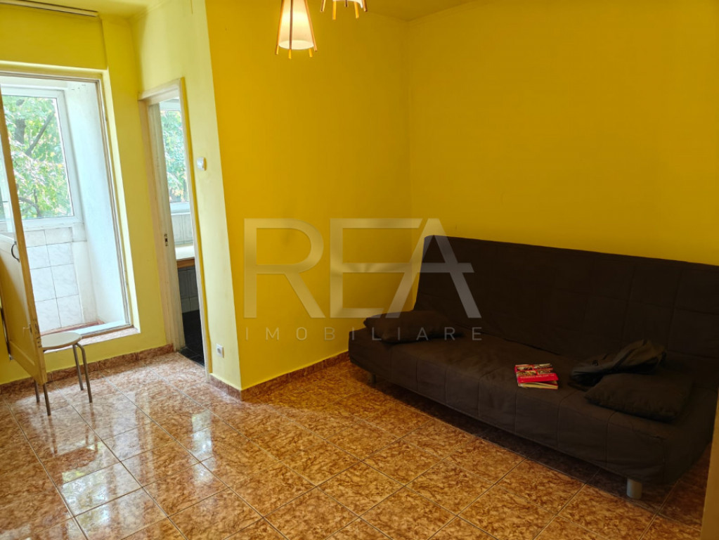 Garsonieră la aproximativ 12 minute distanță de stația d