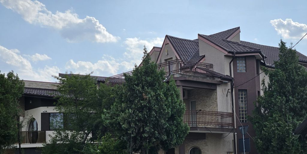 Vila 7 camere 5minute Metrou Aparatorii Patriei zona case...