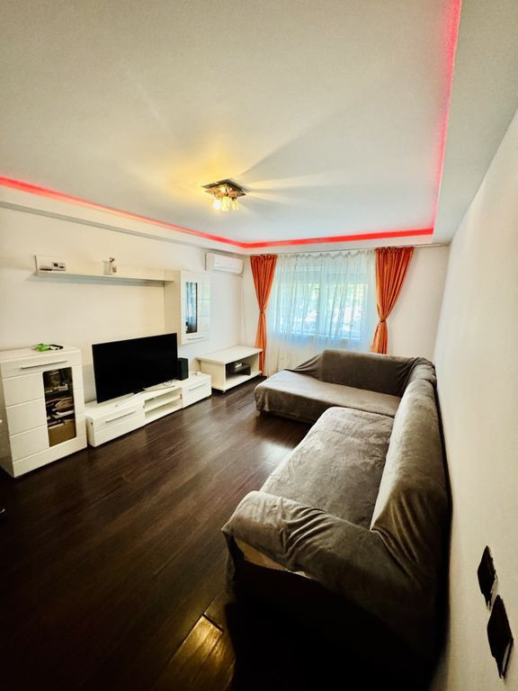 Apartament 3 camere decomandat FAR