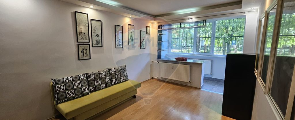 VANZARE Apartament cu 2 camere, confort 1, în Pajura