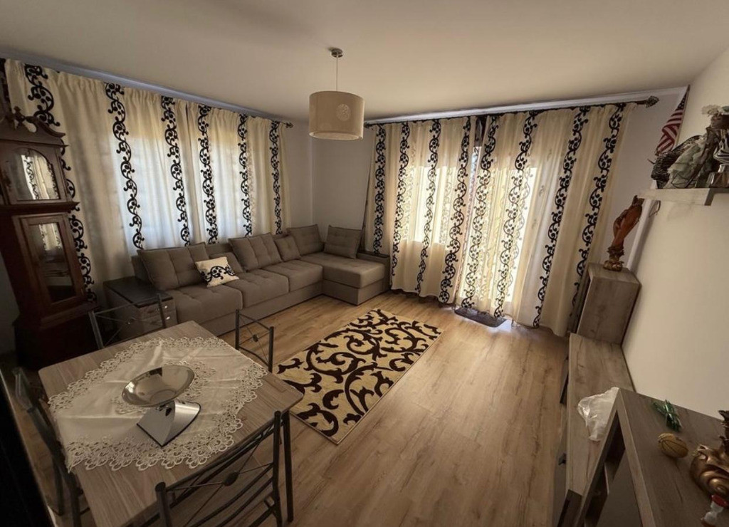 Apartament 2 camere, decomandat - zona Sanpetru