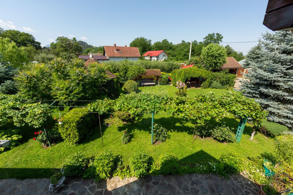 Proprietate completă cu 5 dormitoare, foișor, saună, g...