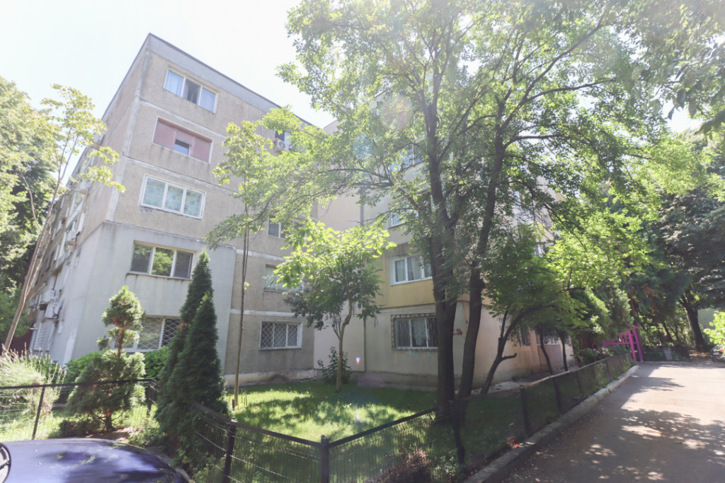 De vanzare apartament Berceni, in bloc de patru nivele