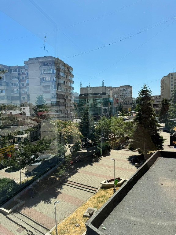 Închiriez apartament 2 camere, central, Pitești strada I.C.Bratianu