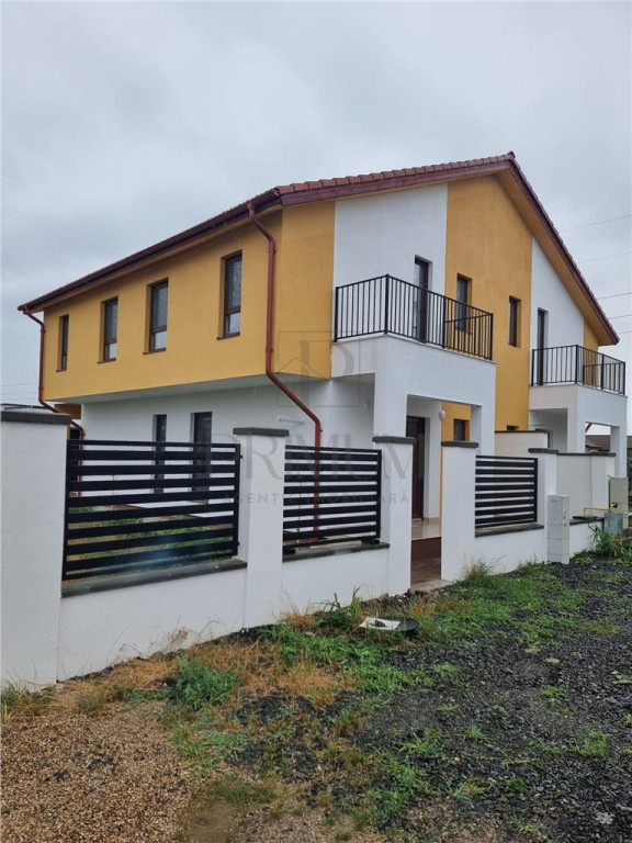 Duplex finalizat - bine compartimentat - toate utilitatile -