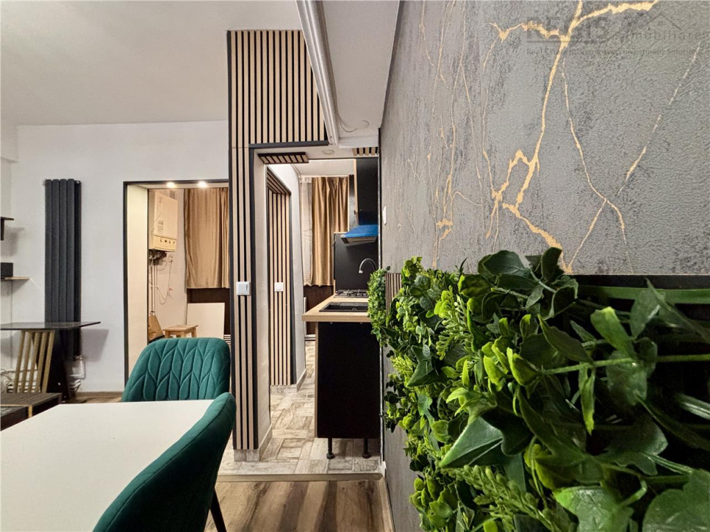 3 camere de , renovat | Roata Norocului