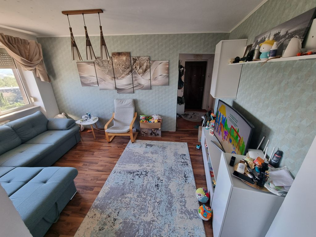 Apartament cu 3 camere în zona P-ta Ovidiu