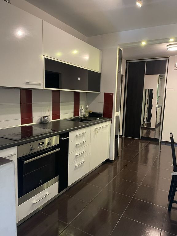 Apartament 3 camere - str. Garnitei
