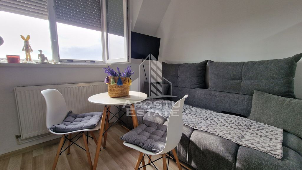 Apartament cu 2 camere, cu scara interioara, zona Blascovici