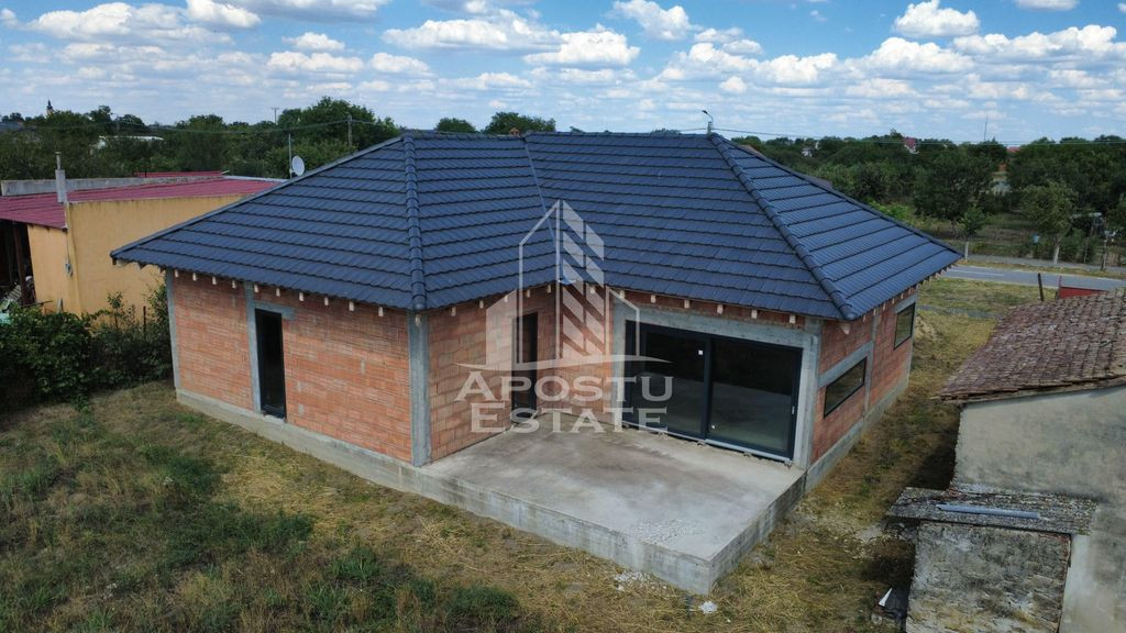 Casa individuala cu 4 camere si teren de 670 mp, Parta, c...