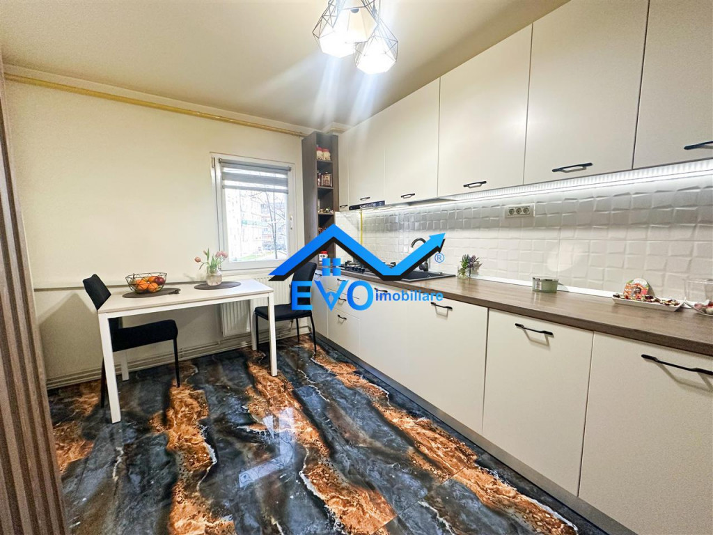 Apartament cu 3 camere , 2 bai , Decomandat , zona Metalurgi