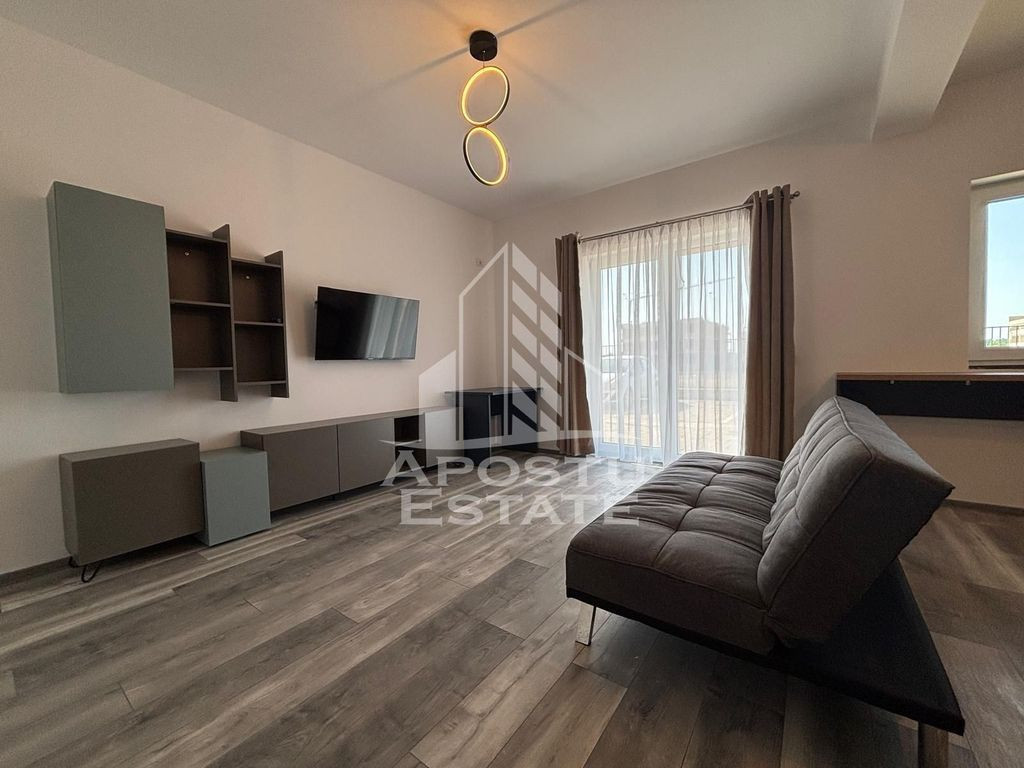 Apartament nou,2 camere si curte de 20 mp,mobilat Toronta...