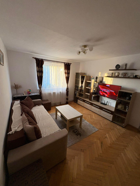 Apartament 2 camere zona Florilor