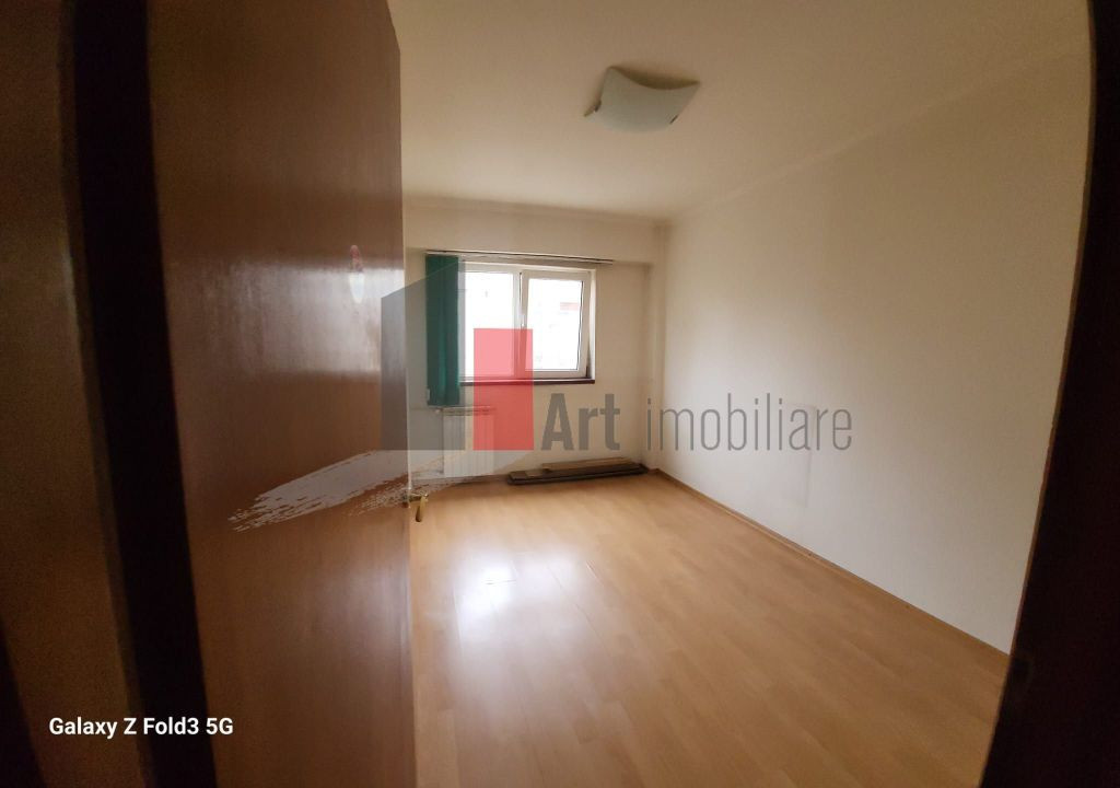 Apartament 3 camere decomandat