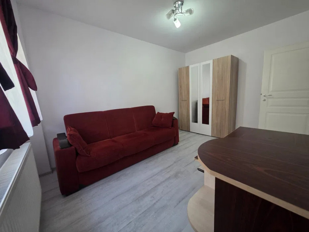 APARTAMENT 2 CAMERE, BLOC NOU, MOBILAT SI UTILAT, LOC PARCAR