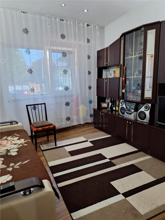 Ap 2 camere, 60 mp la curte, zona Centrala