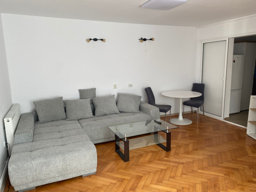 Garsoniera 40 mp, parter, zona Garii