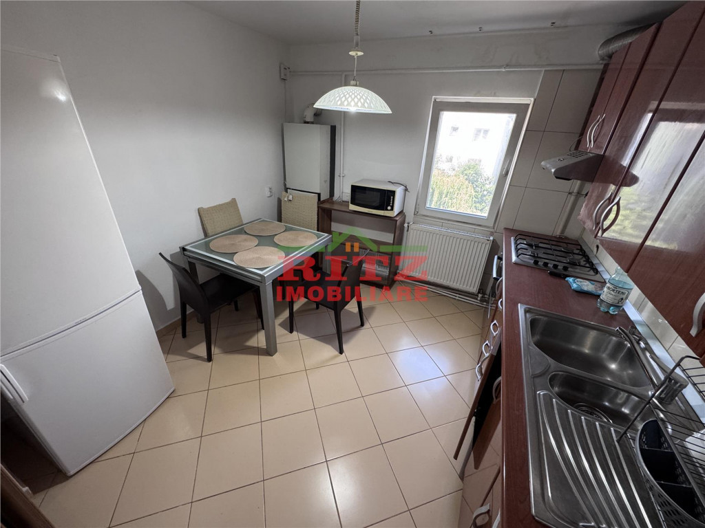 Nou! Ap. 3 cam, decom., 2 balcoane, et.3, zona Arcului!