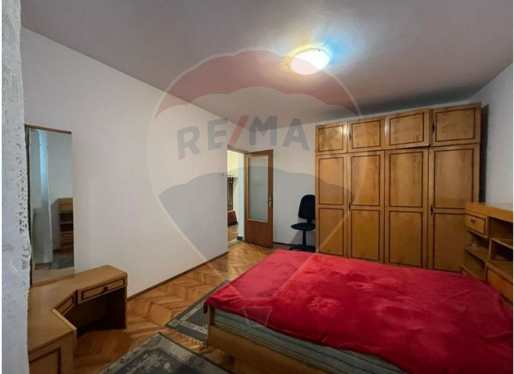 Garsonieră decomandată de închiriat-Zona Centrala si a...