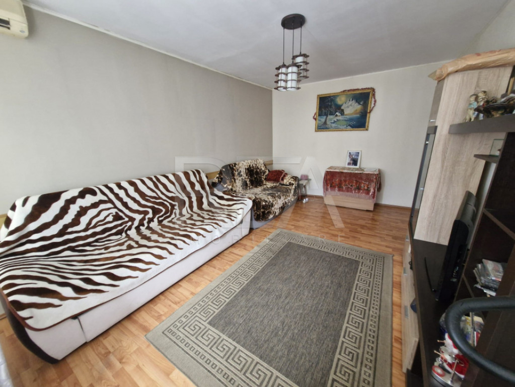 Apartament cu 3 camere foarte aproape de stațiile de metrou