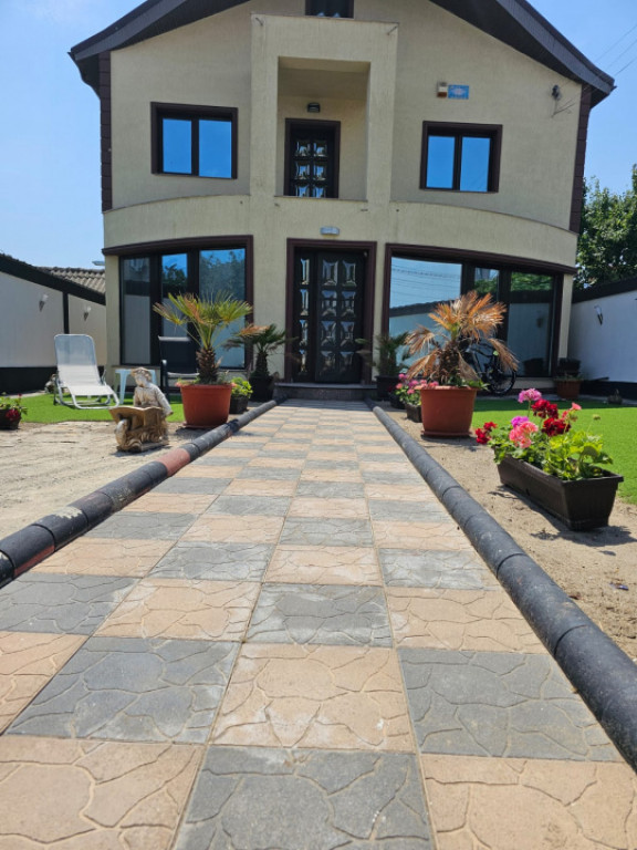 Casa de vanzare - zona Bratianu