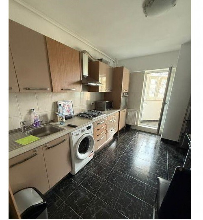 Apartament 3 camere parcul Tineretului