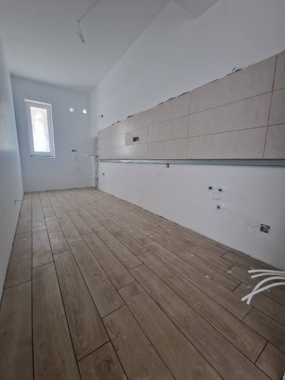 Garsoniera 40 mp la 5 minute de metrou