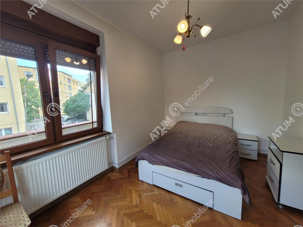 Apartament 2 camere si balcon in zona Piata Habermann din Si