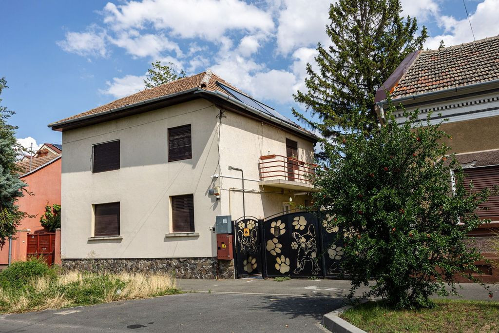 Casă cu teren generos și autorizatie pentru investiție...