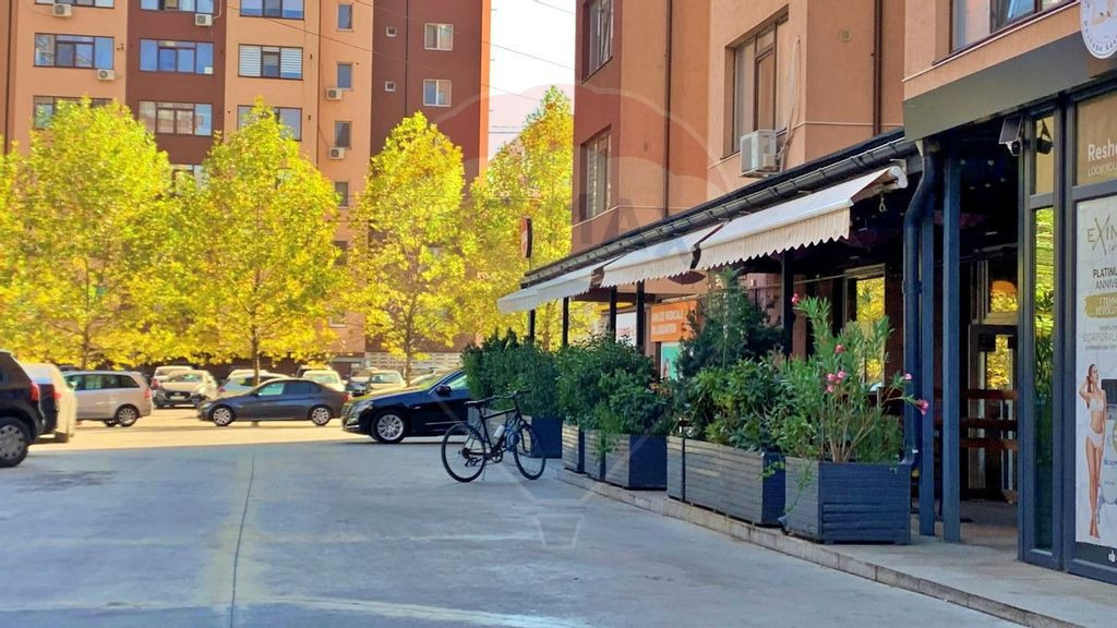 Spațiu Comercial 200 m² + Terasă 100 m² Militari Resi...