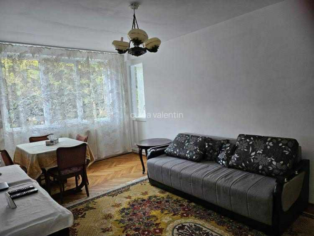 Apartament 3 camere, decomandat - zona Garii