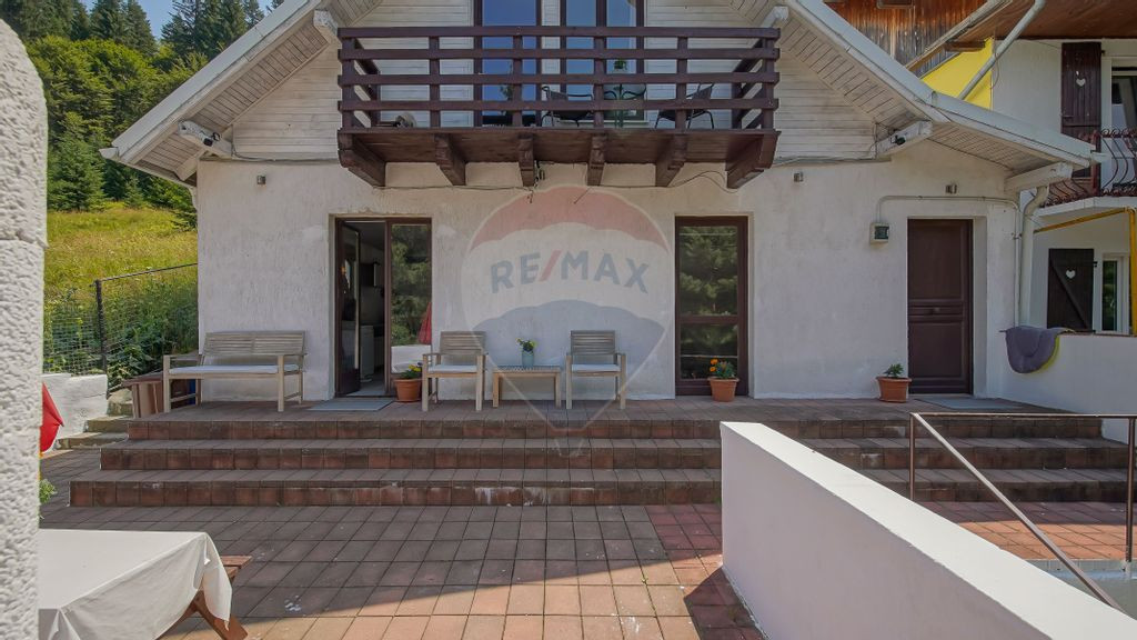 Vila moderna cu vedere spre padure Poiana Angelescu